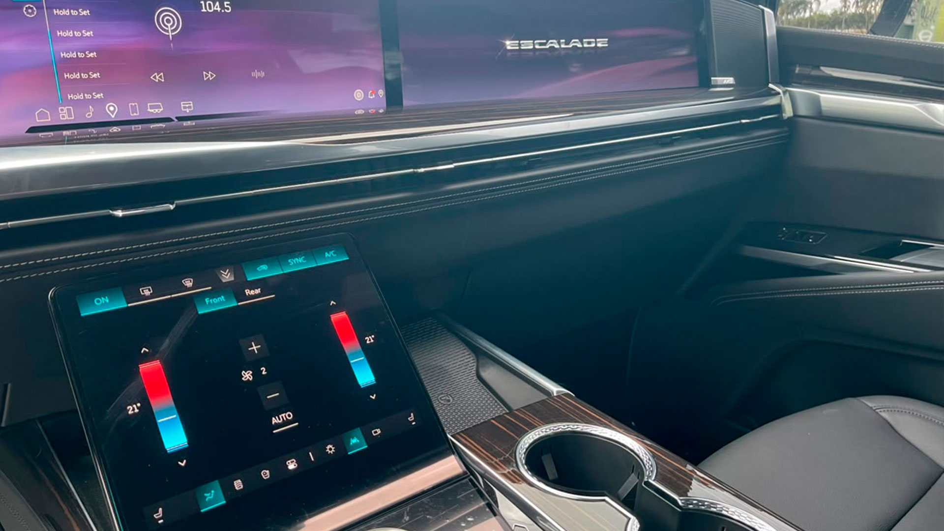 ESCALADE02-6